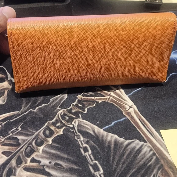 Used in good condition Tori Burch Glasses Case - Picture 6 of 6